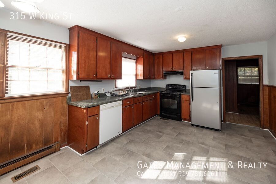 Spacious Home in Historic Hillsborough property image