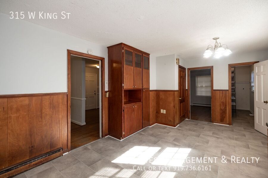 Spacious Home in Historic Hillsborough property image