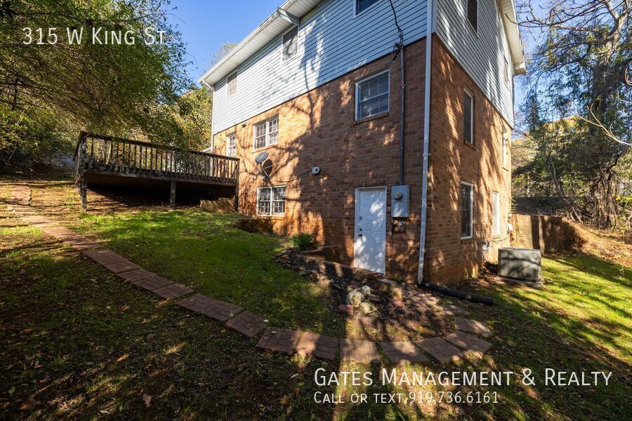 Spacious Home in Historic Hillsborough property image