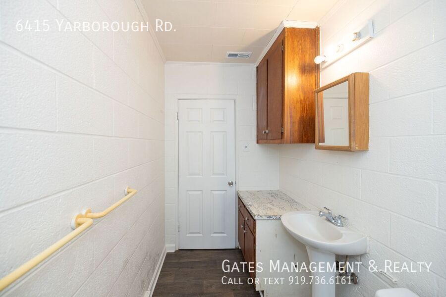 The Red House in the Big Woods property image