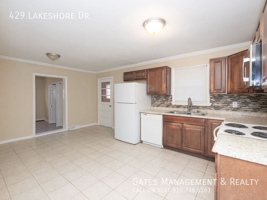 3 bedroom/2 bath Brick Home in Historic Hillsborough property image