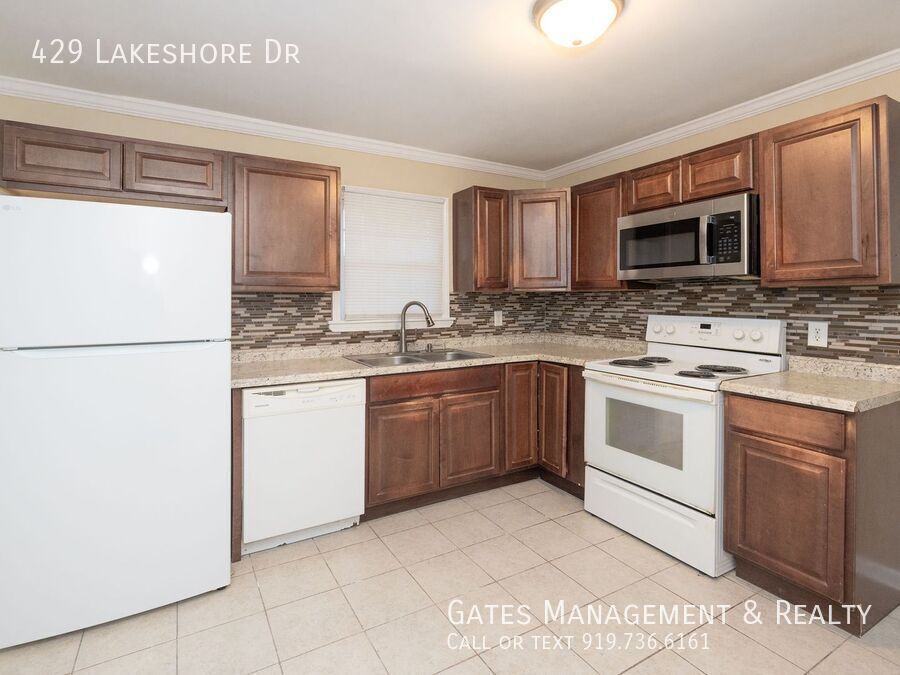 3 bedroom/2 bath Brick Home in Historic Hillsborough property image