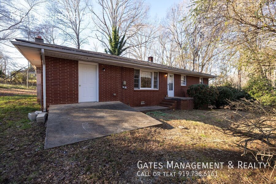 3 bedroom/2 bath Brick Home in Historic Hillsborough property image