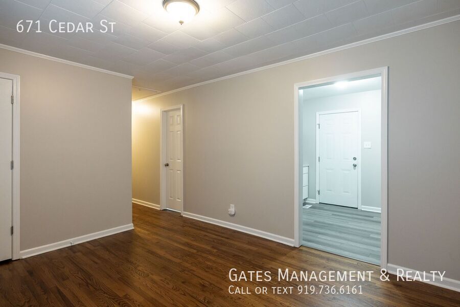 Cozy 3 Bedroom Home in Quiet Hillsborough Neighborhood property image