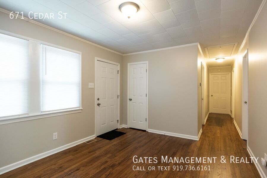 Cozy 3 Bedroom Home in Quiet Hillsborough Neighborhood property image