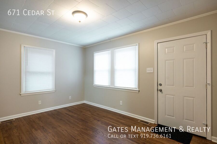 Cozy 3 Bedroom Home in Quiet Hillsborough Neighborhood property image