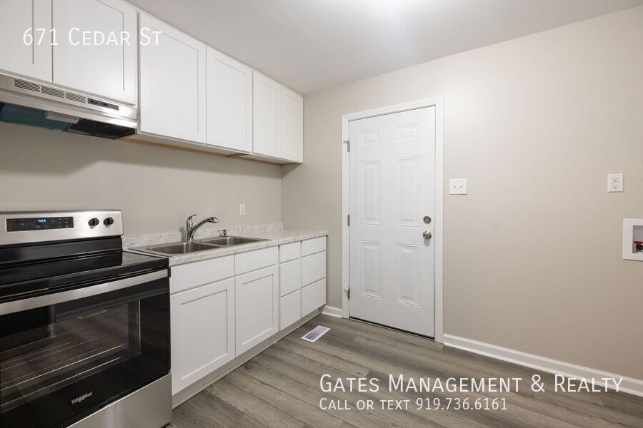 Cozy 3 Bedroom Home in Quiet Hillsborough Neighborhood property image