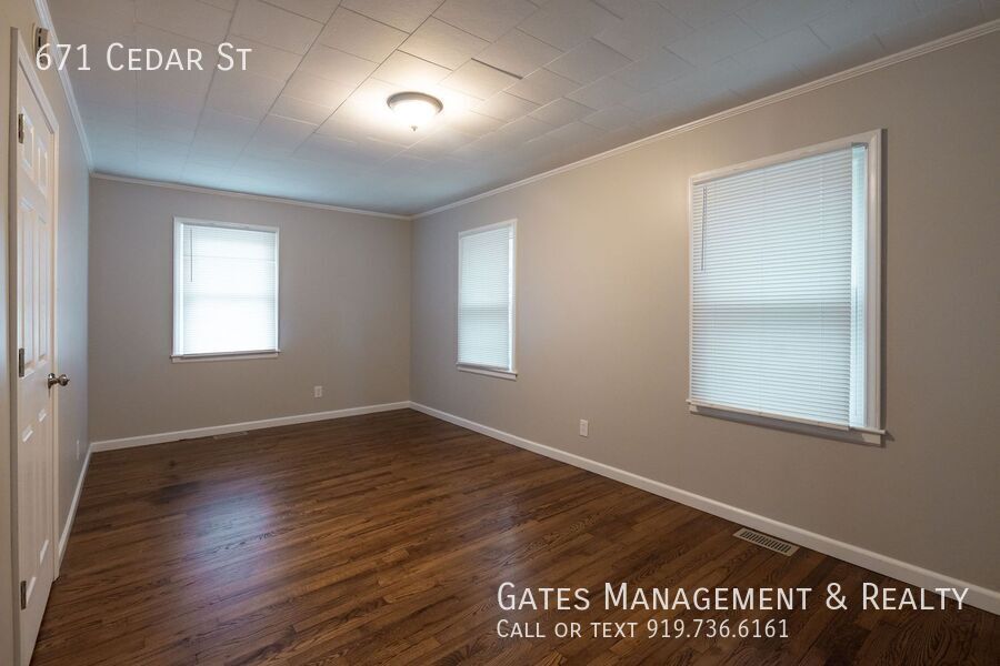 Cozy 3 Bedroom Home in Quiet Hillsborough Neighborhood property image