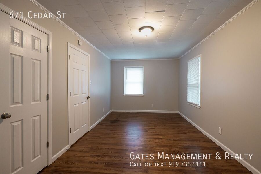 Cozy 3 Bedroom Home in Quiet Hillsborough Neighborhood property image