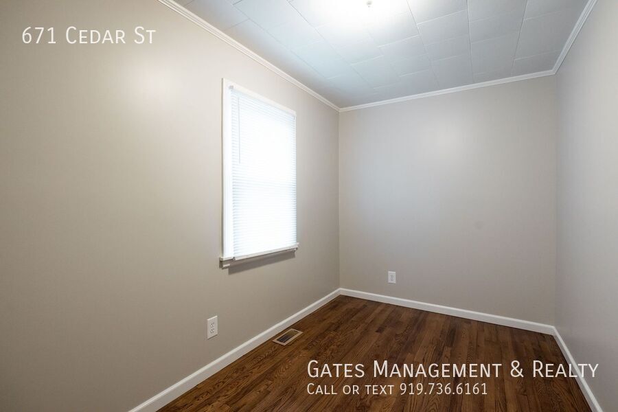Cozy 3 Bedroom Home in Quiet Hillsborough Neighborhood property image