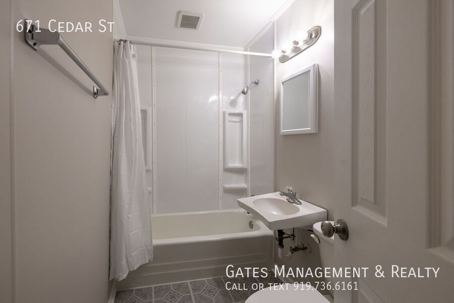 Cozy 3 Bedroom Home in Quiet Hillsborough Neighborhood property image