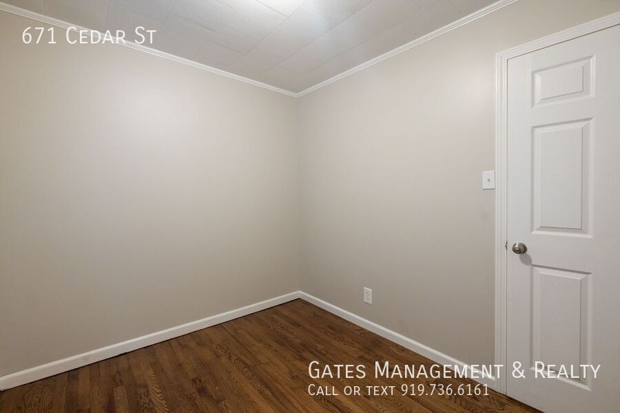 Cozy 3 Bedroom Home in Quiet Hillsborough Neighborhood property image