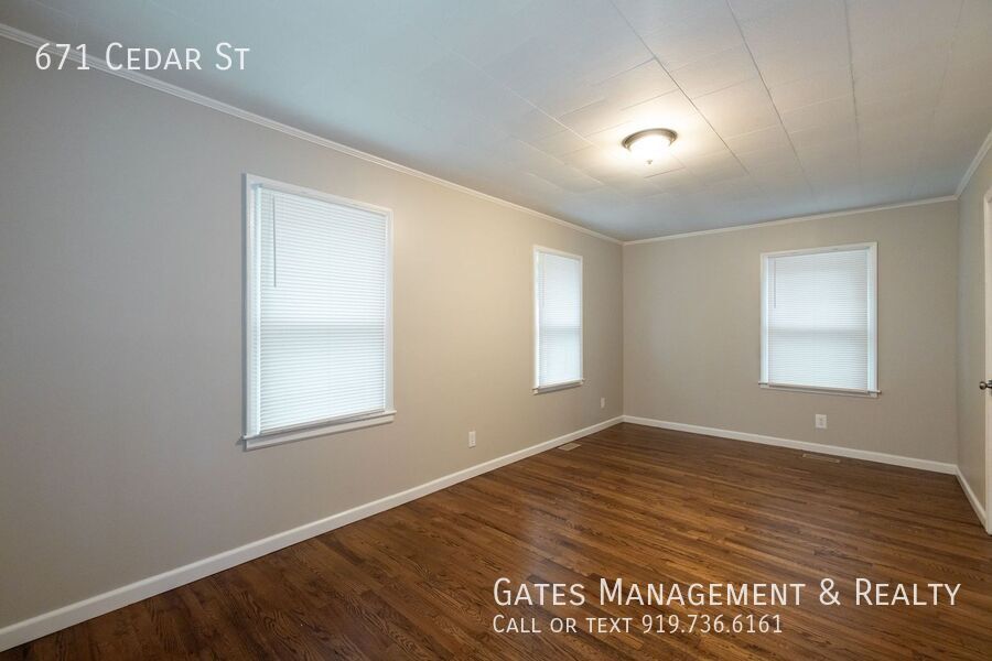 Cozy 3 Bedroom Home in Quiet Hillsborough Neighborhood property image