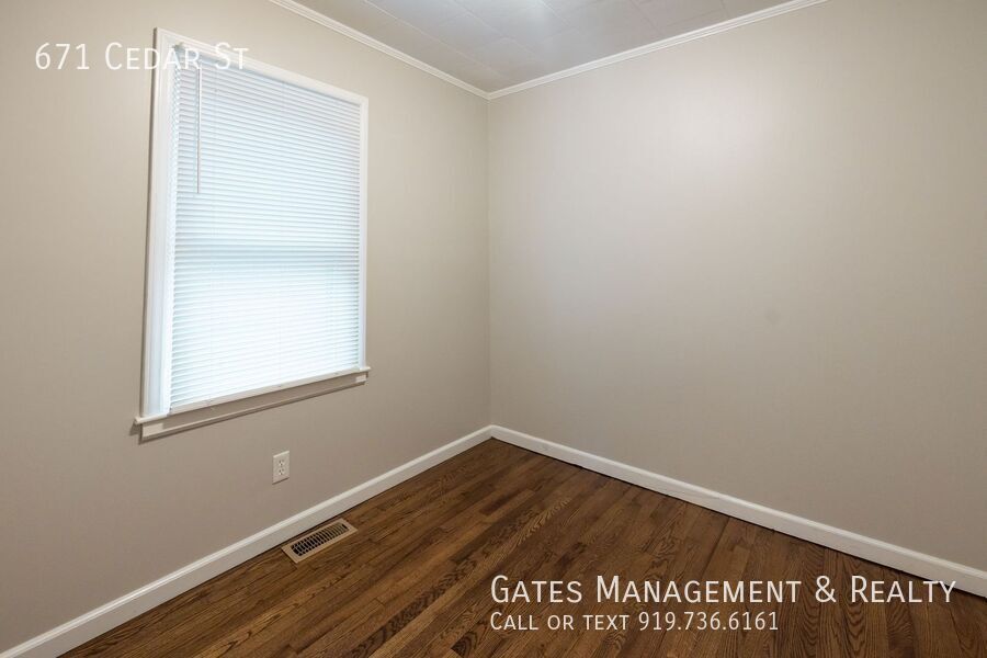 Cozy 3 Bedroom Home in Quiet Hillsborough Neighborhood property image