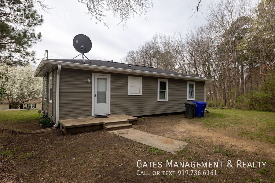 Cozy 3 Bedroom Home in Quiet Hillsborough Neighborhood property image