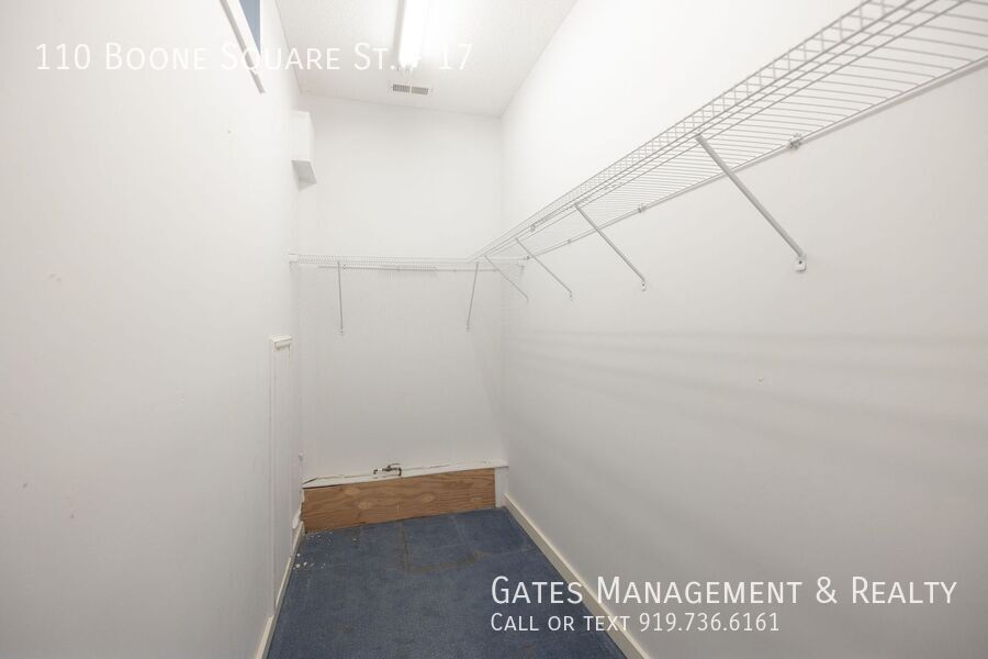 Retail/Office Space in Popular Boone Square property image
