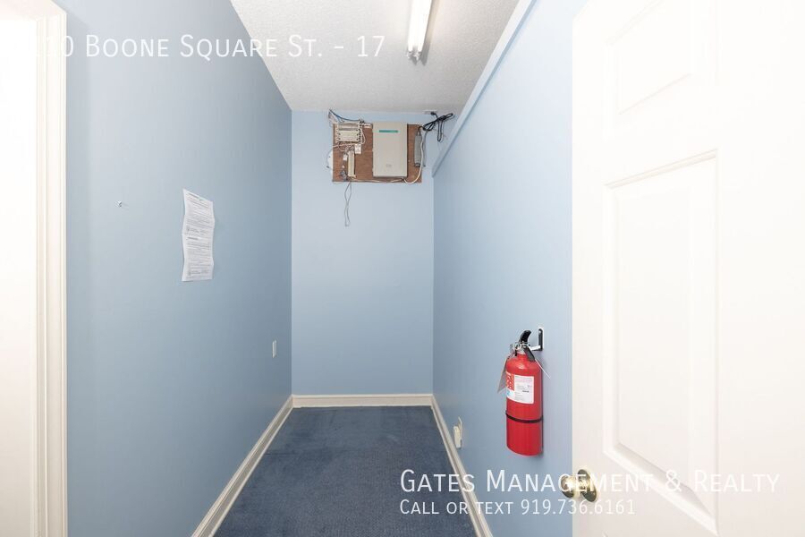 Retail/Office Space in Popular Boone Square property image
