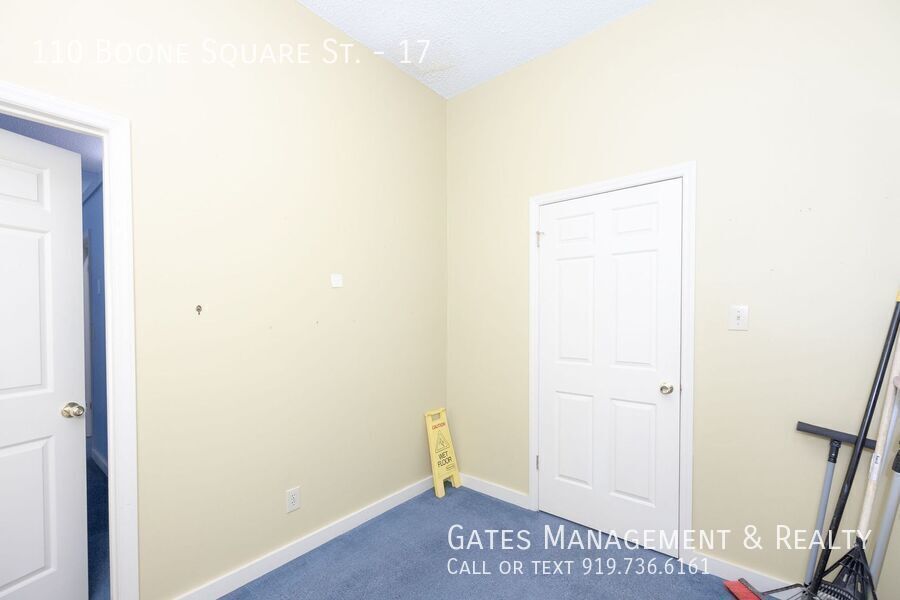Retail/Office Space in Popular Boone Square property image