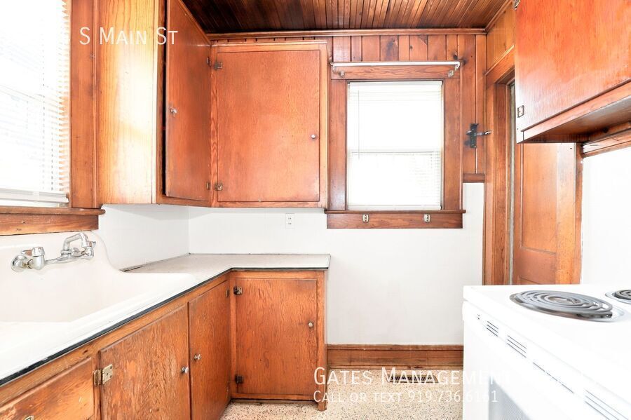 Nicely Updated Home in the Heart of Burlington property image